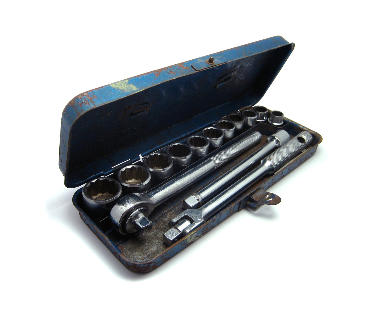 old-toolbox-1421976-1279x1074